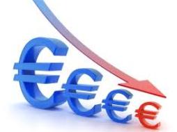 Euro tiếp tục giảm với USD do lo ngại tăng trưởng