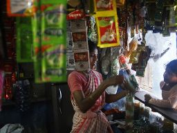 Lạm phát Ấn Độ bất ngờ giảm trong tháng 6