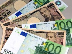 Euro giảm so với hầu hết các đồng tiền chủ chốt