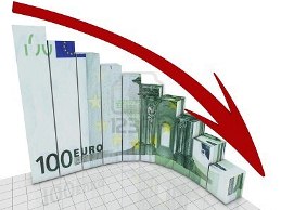 Euro xuống thấp nhất 2 năm với USD