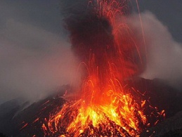Núi lửa Nhật Bản phun trào