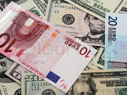 Euro tăng tuần đầu tiên với USD kể từ tháng 6