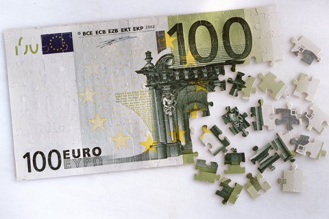 Euro hướng tới giảm trong tháng 7 với USD