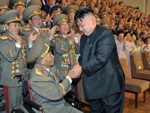 Ông Kim Jong-un tiếp xúc ngoại giao đầu tiên với quan chức Trung Quốc