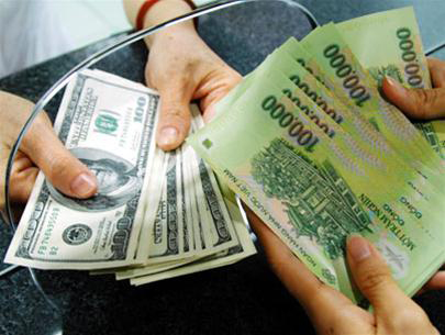 Vietcombank giảm giá bán USD thêm 10 đồng