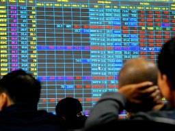 VN-Index mất 21 điểm, hơn 350 cổ phiếu giảm sàn