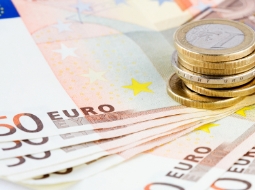 Euro gần cao nhất 2 tháng với USD nhờ kế hoạch mua nợ của ECB