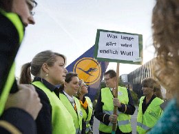 Hãng hàng không lớn nhất nước Đức hoãn hàng trăm chuyến bay vì đình công