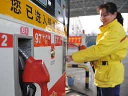 Trung Quốc tiếp tục tăng mạnh giá xăng