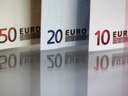 Euro xuống sát mức thấp nhất 1 tuần so với USD