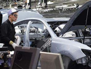 Sản lượng công nghiệp Nhật Bản giảm mạnh nhất 3 tháng