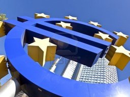 ECB duy trì lãi suất siêu thấp