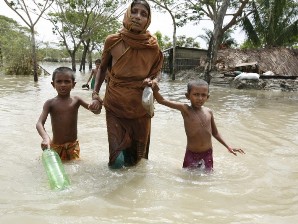 Bão lớn khiến hơn 1.000 người Bangladesh mất tích