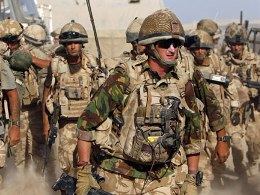 Anh rút hàng nghìn binh sĩ khỏi Afghanistan vào năm 2013