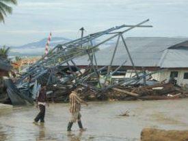 Hơn 1.000 người Indonesia sơ tán do lũ