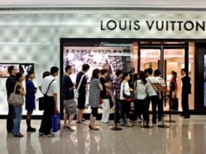 Giới trẻ Trung Quốc bạo tay vay tiền mua sắm