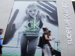 PVH mua lại thương hiệu thời trang Calvin Klein