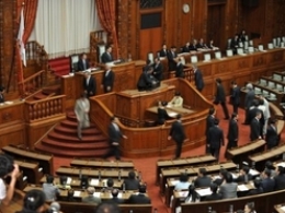 Nhật Bản thông qua dự luật trái phiếu bù đắp thâm hụt ngân sách