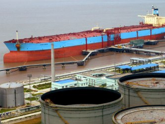 Trung Quốc ngày càng phụ thuộc vào dầu nhập khẩu