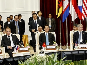 Hội nghị cấp cao Đông Á lần thứ 7 ra hai tuyên bố