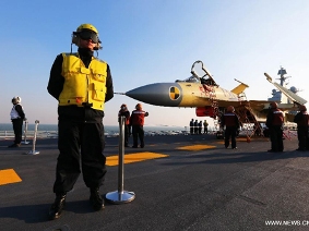 Trung Quốc hạ cánh thành công chiến đấu cơ trên tàu sân bay