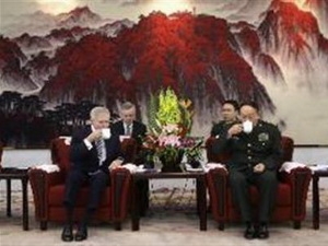 Bộ trưởng hải quân Mỹ thăm Trung Quốc