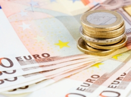 Euro tiếp tục bị bán tháo do khủng hoảng châu Âu