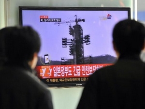 Hàn Quốc trục vớt mảnh vỡ tên lửa của Triều Tiên
