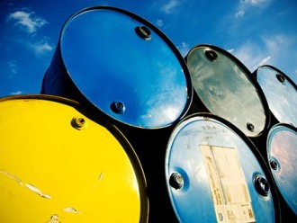 Giá dầu mất đà tăng do lo ngại bờ vực tài khóa