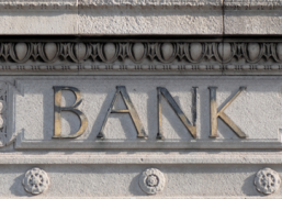 Thời tàn của các ngân hàng đa năng