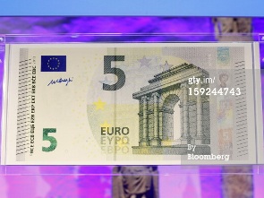 ECB ra mắt mẫu đồng 5 euro mới