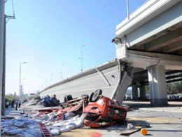 Trung Quốc sập cầu cao tốc, 26 người thiệt mạng