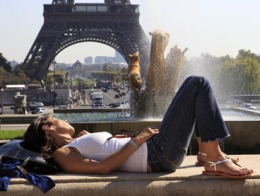 Pháp hủy luật cấm phụ nữ Paris mặc quần dài sau 2 thế kỷ