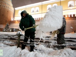 Tuyết rơi mạnh nhất 100 năm gây tắc nghẽn 3.500km đường ở Nga