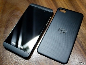 BlackBerry Z10 có phần cứng tương tự Galaxy S III