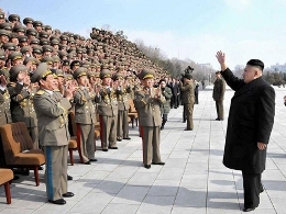 Nhà lãnh đạo Kim Jong Un thị sát tập trận chiến tranh thật