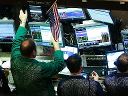 Dow Jones lập đỉnh mới nhờ tín hiệu kinh tế tích cực