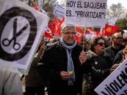 Biểu tình phản đối thắt lưng buộc bụng lan rộng tại Tây Ban Nha và Hy Lạp