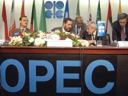 OPEC hạ dự báo nhu cầu dầu khí toàn cầu
