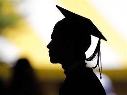 Gần một nửa sinh viên Mỹ tốt nghiệp không có việc làm