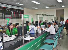 Vì sao Vietcombank giảm mạnh lãi suất huy động và cho vay?