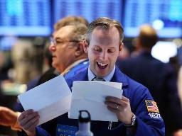 S&P 500 tiếp tục lập kỷ lục do số liệu kinh tế Mỹ