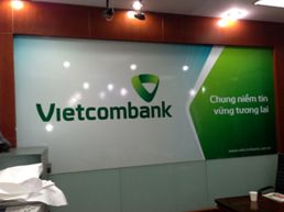 Chứng khoán Vietcombank giảm lãi suất margin xuống 15%/năm