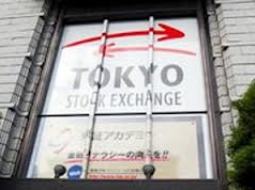Chứng khoán Nhật giảm mạnh, yên lên sát 100 yên/USD