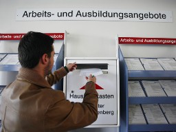 Tỷ lệ thất nghiệp Đức tăng 4 lần so với dự báo