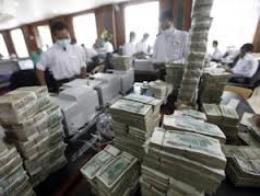Ngân hàng Myanmar chìm trong tiền mặt