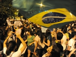 Làn sóng biểu tình tiếp tục bùng phát dữ dội trên khắp Brazil
