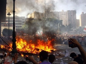 Ai Cập bùng phát bạo loạn, Mỹ sơ tán nhân viên ngoại giao