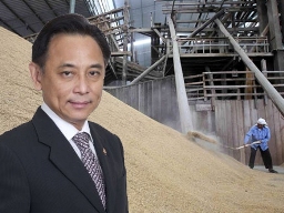 Bộ trưởng thương mại Thái Lan mất chức do chương trình tạm trữ gạo