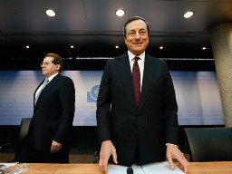 ECB không có kế hoạch ngừng nới lỏng chính sách tiền tệ